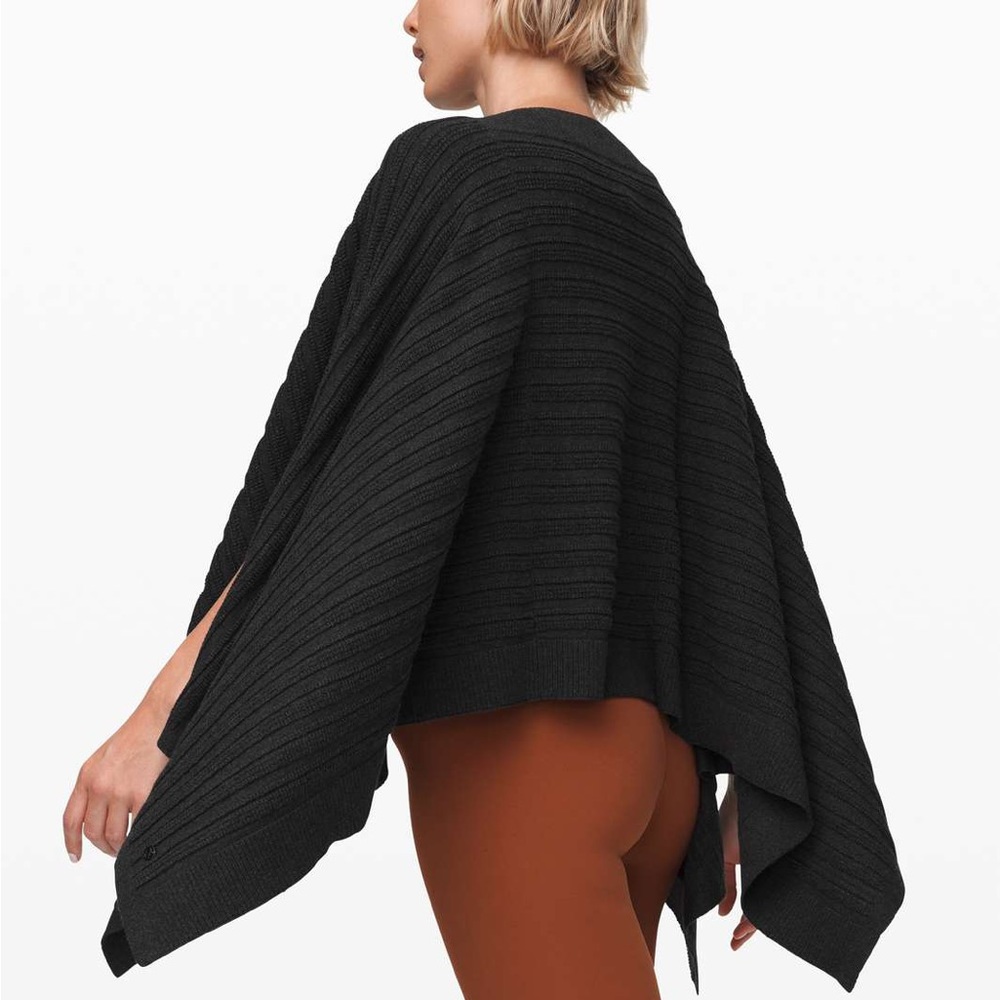 🍋 Lululemon Forward Flow knit poncho, heathered black, one size
